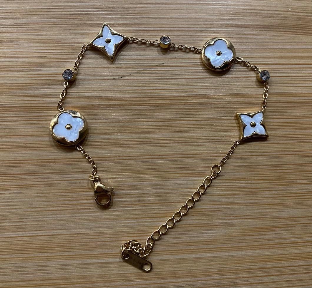 White on Gold Flowers Bracelet