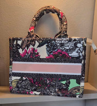 Load image into Gallery viewer, Patterned Stripe Handbag
